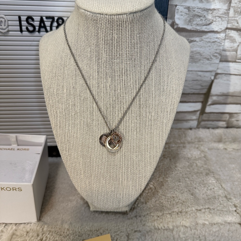 MICHAEL KORS FASHION TRI-TONE BRASS COMPONENTS NECKLACE - Picture 4 of 16